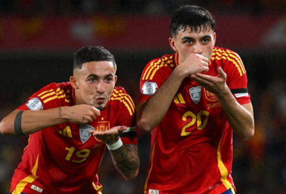 西班牙队再胜一仗，锁定淘汰赛资格