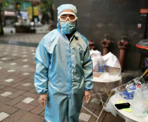 关于顶级球员参与全球抗击疫情的义卖活动的信息