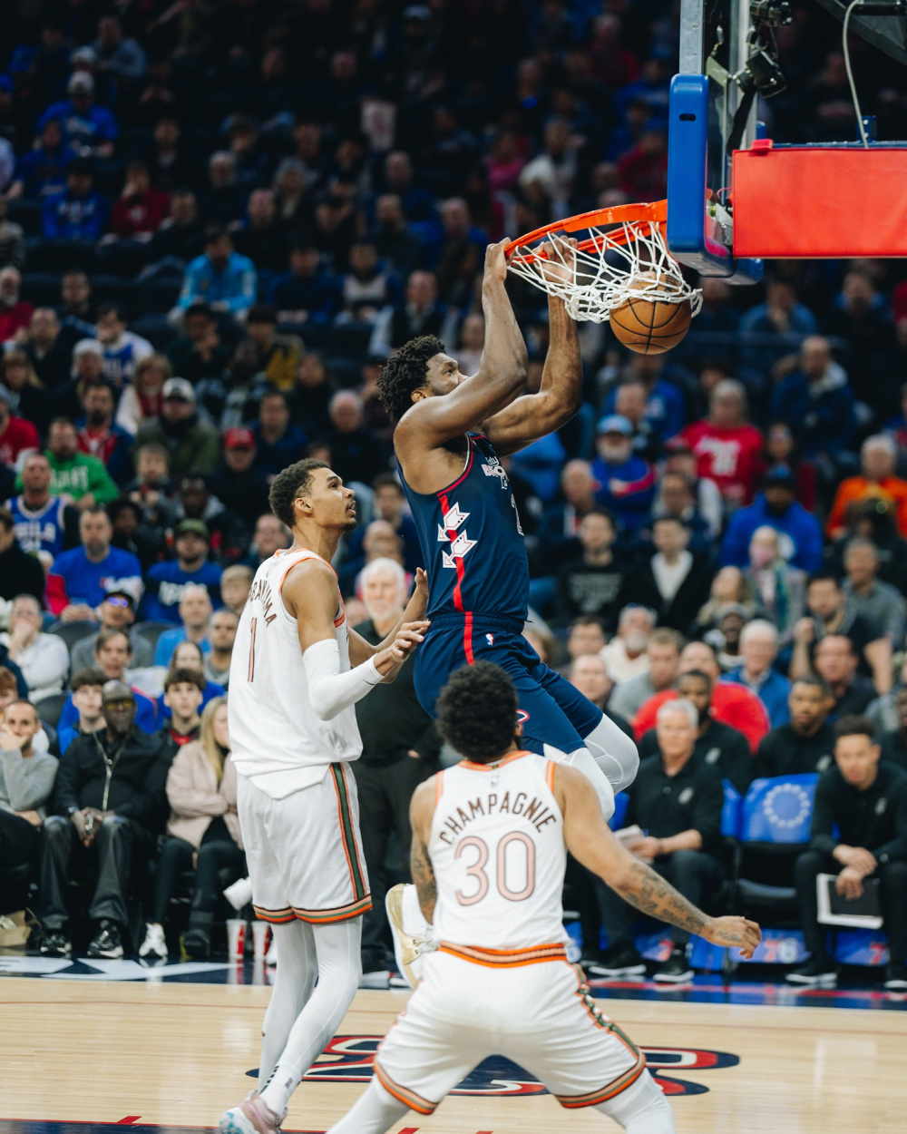 76人胜灰熊，恩比德狂轰30+15的简单介绍