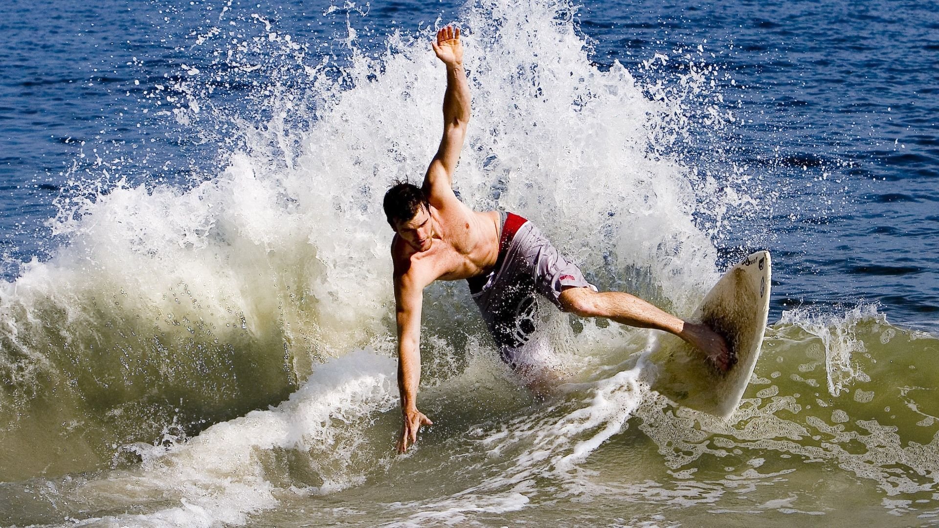 铁血防守与团队胜利,詹姆斯式锁死与广东队式击溃的战术启示