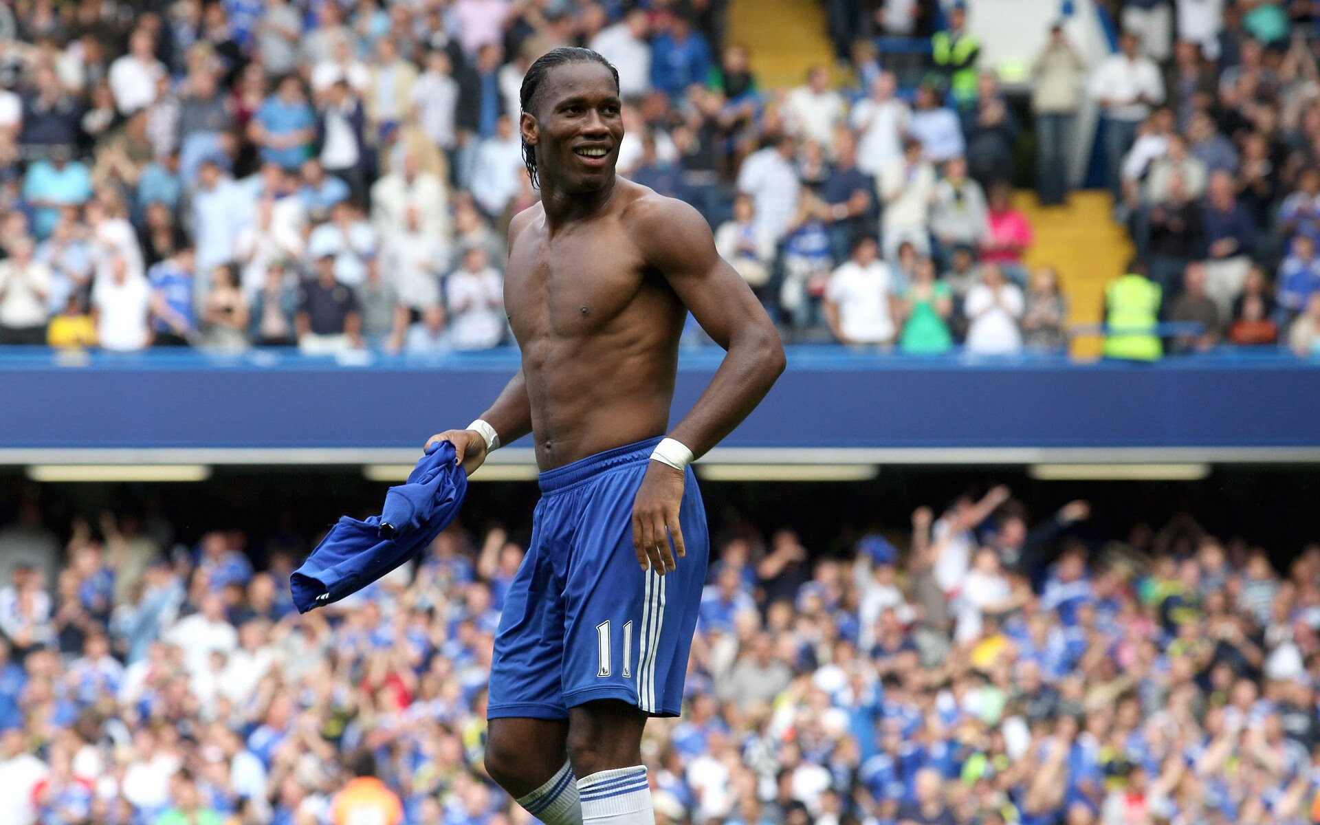 当红蓝条纹遇见黄蓝战袍，久保建英在米兰与厄瓜多尔想象中的对决里闪耀